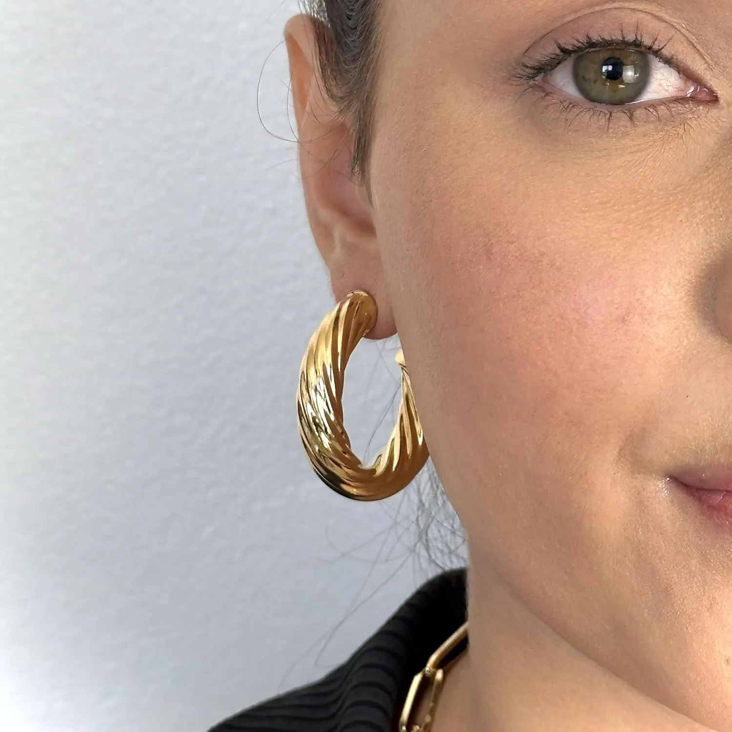 18K Gold Plated Twisted Rope Round Hoop Earrings in White Gold and Yellow Gold