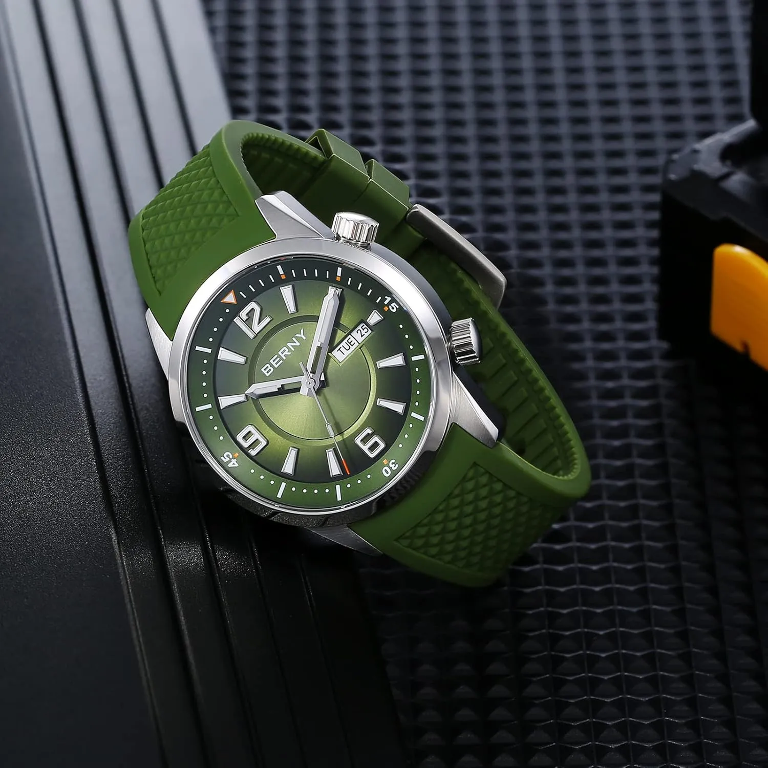 BERNY Dive Watch for Men Automatic Mechanical Wristwatch with Screw-Down Crown 20ATM Waterproof HV600 Hardness Sapphire Glass Silicone Band Super Luminous Mens Watches