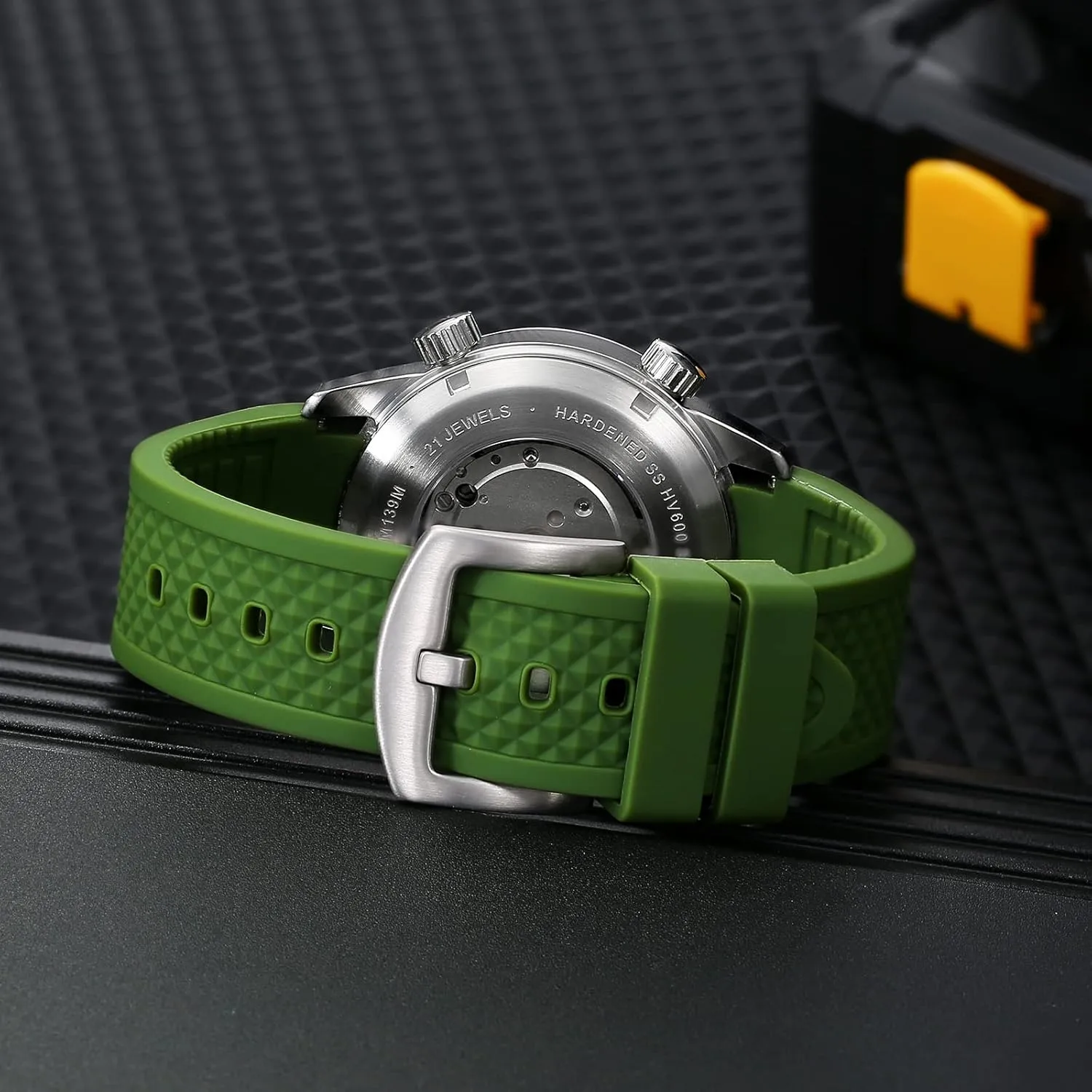 BERNY Dive Watch for Men Automatic Mechanical Wristwatch with Screw-Down Crown 20ATM Waterproof HV600 Hardness Sapphire Glass Silicone Band Super Luminous Mens Watches