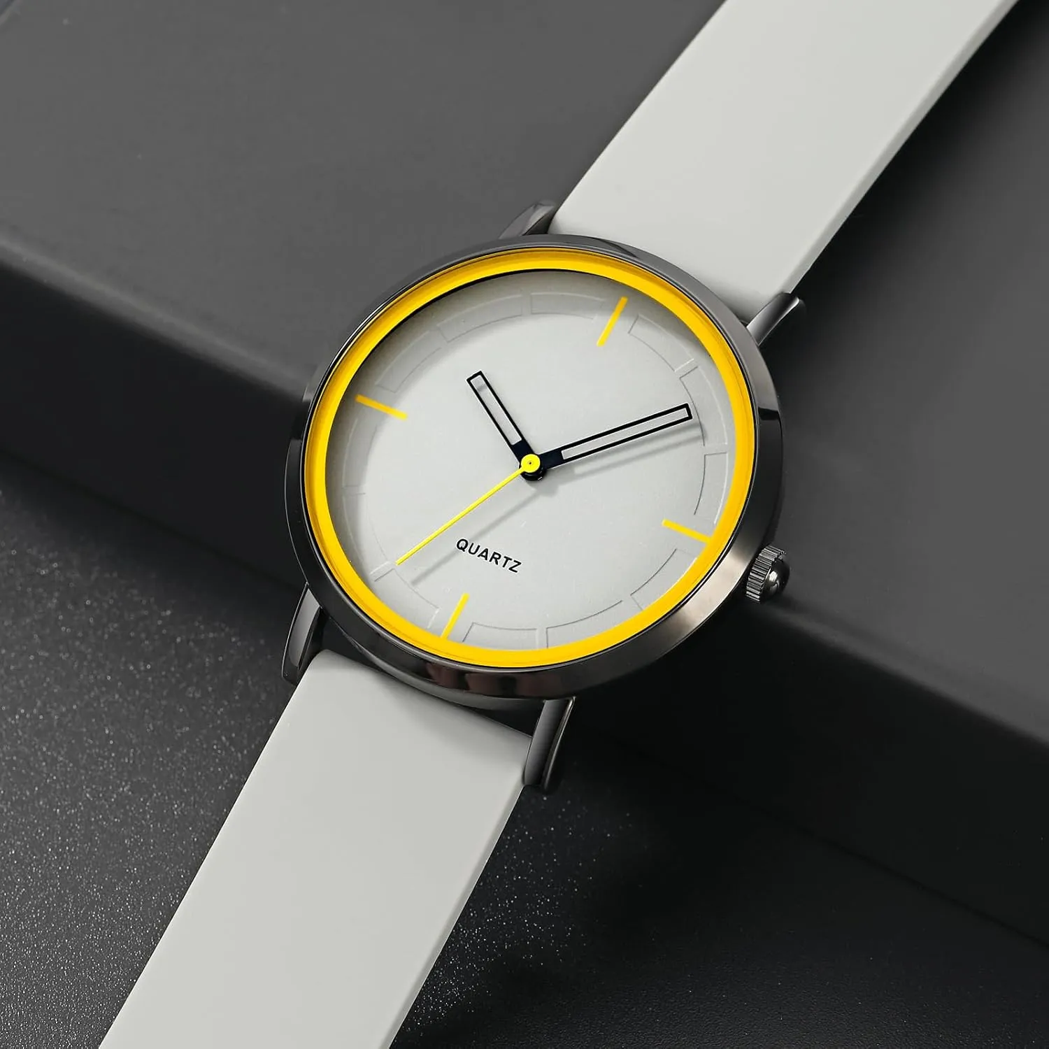 BESTKANG Fashion Simple Women Men Watches Luxury Quartz Silicone Waterproof Unisex Wrist Watches