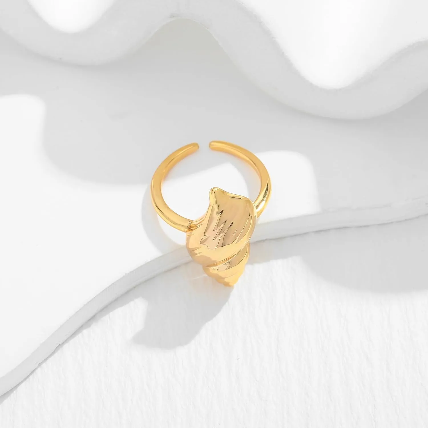 Gold Conch Shell Starfish Rings for Women Adjustable Chunky Open Stackable Seashell Rings Bohemian Statement Rings Summer Ocean Punk Jewelry
