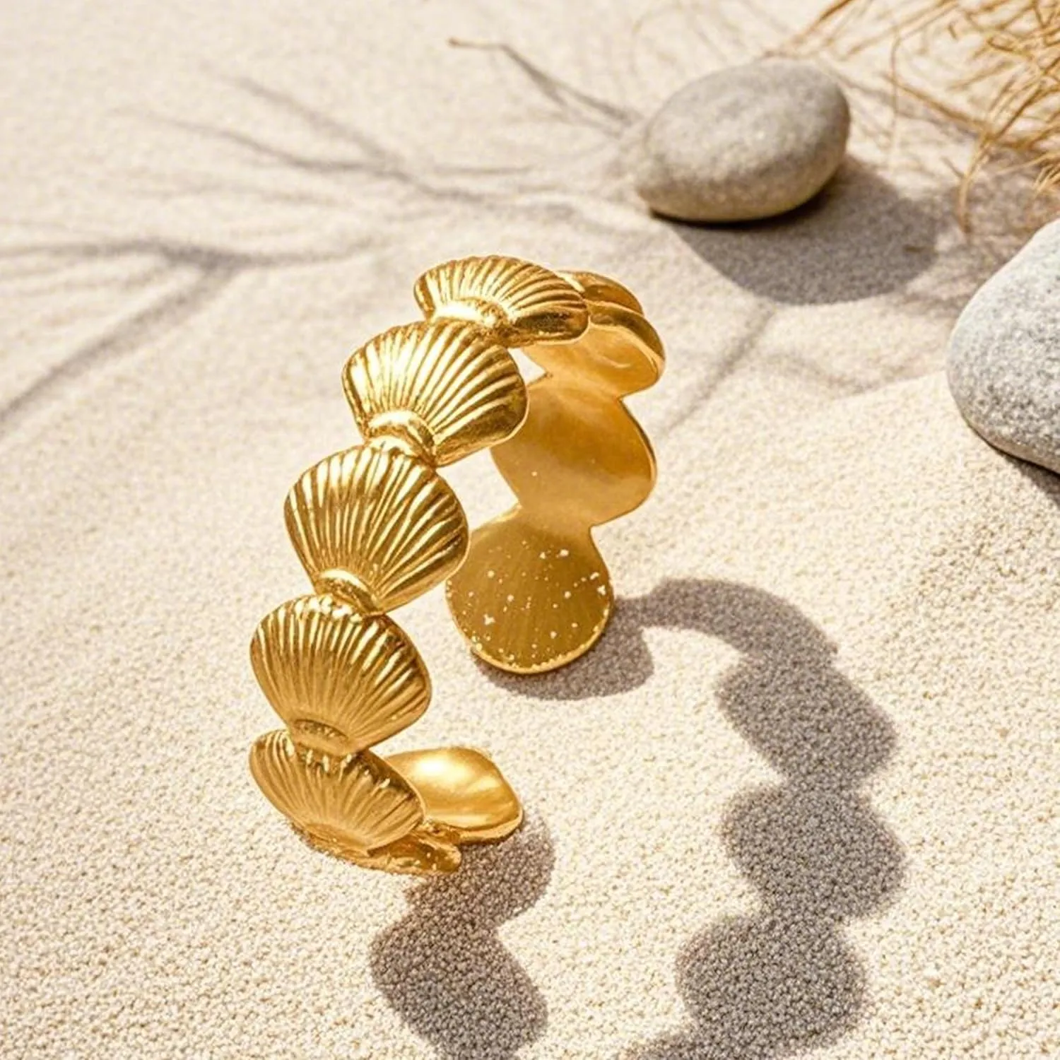 HUASAI Gold Seashell Starfish Shell Ring Dainty Beachy Statement Rings for Women Non Tarnish Summer Jewelry for Women Beach Accessories Vacation Party Summer Stuff