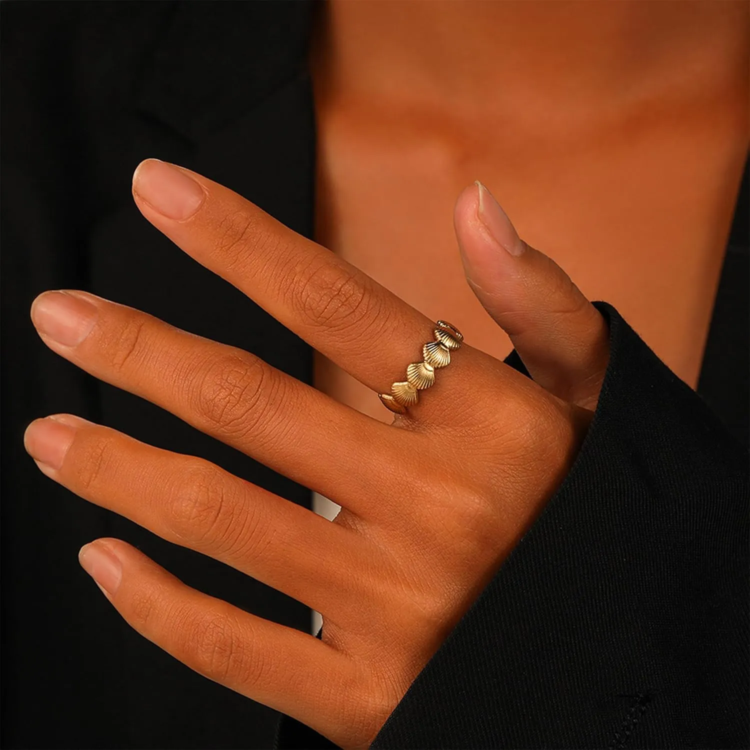 HUASAI Gold Seashell Starfish Shell Ring Dainty Beachy Statement Rings for Women Non Tarnish Summer Jewelry for Women Beach Accessories Vacation Party Summer Stuff