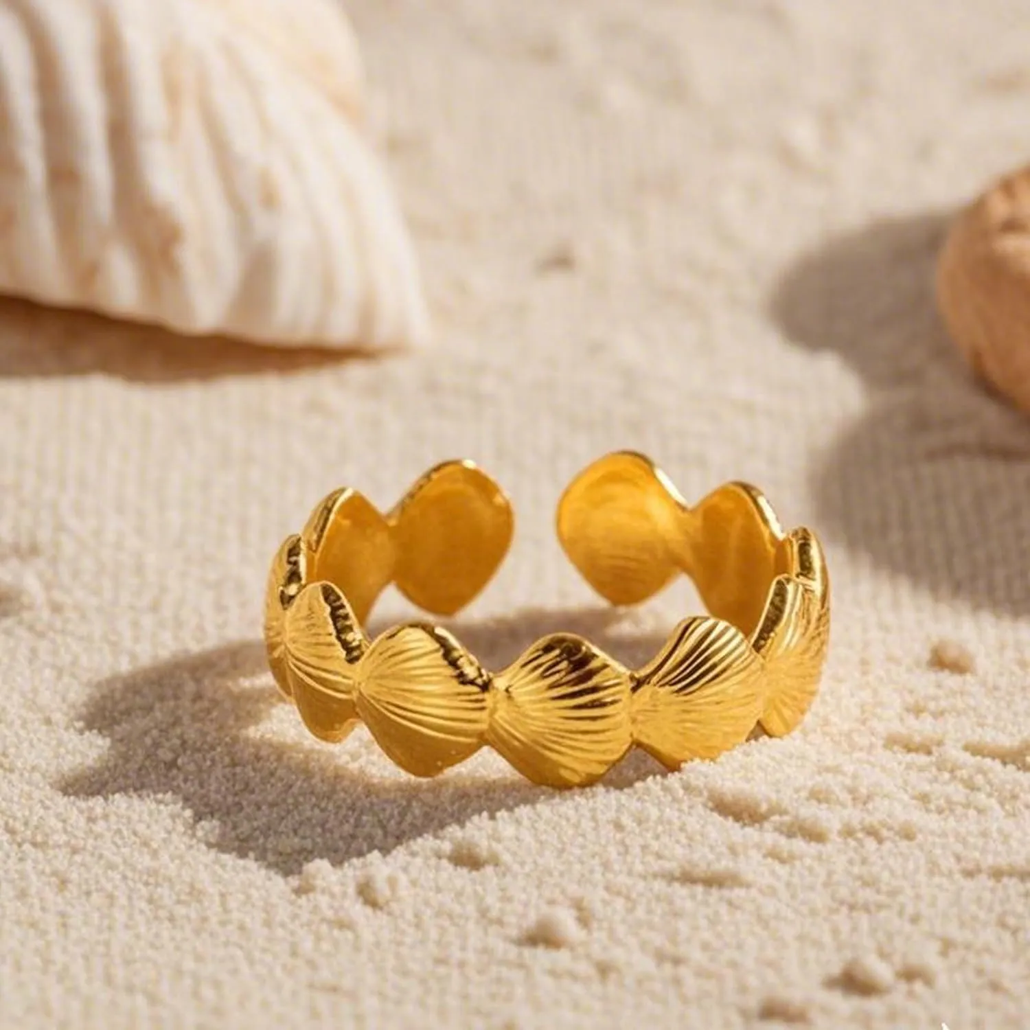 HUASAI Gold Seashell Starfish Shell Ring Dainty Beachy Statement Rings for Women Non Tarnish Summer Jewelry for Women Beach Accessories Vacation Party Summer Stuff