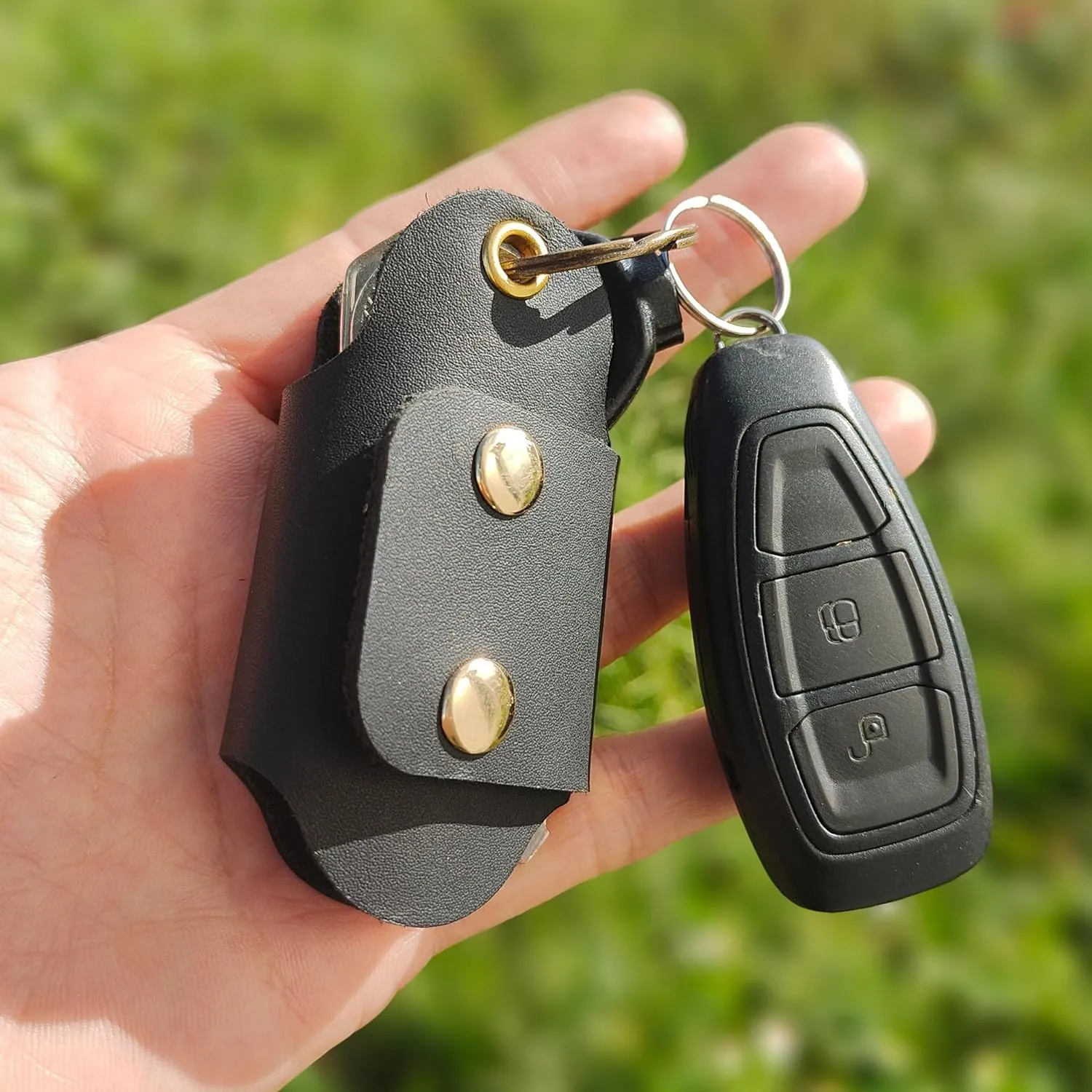 Men's Leather Key Holder - Minimalist Key Organizer and Handmade Leather Keychain, Compact Design to Keep Keys from Jingling