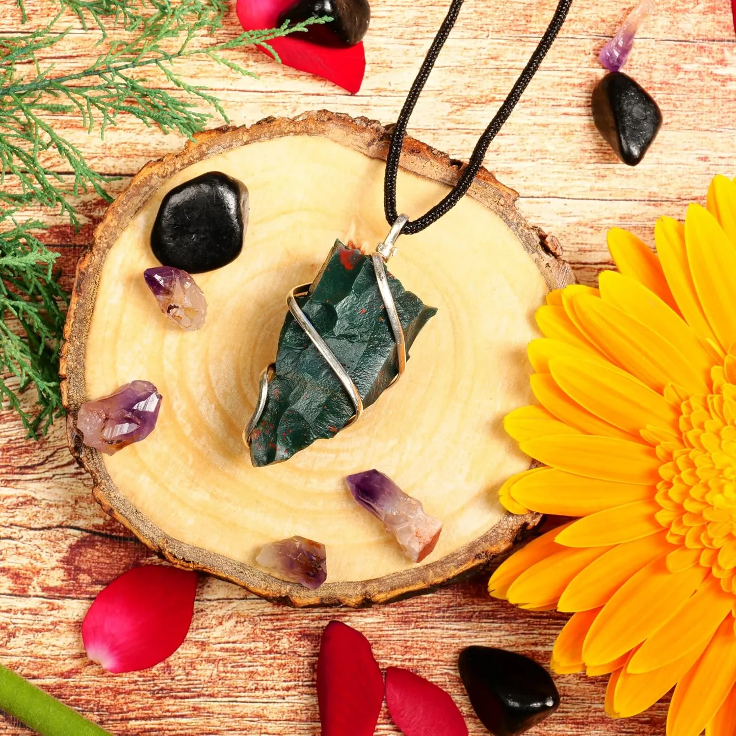 PYOR Blood Stone Raw Crystal Healing Stones Pendant Necklace Energy Generator Cool Locket Chakra Balancing Cleansing Reiki Gemstones Jewelry Spiritual Rocks Crystals Necklaces Pendants