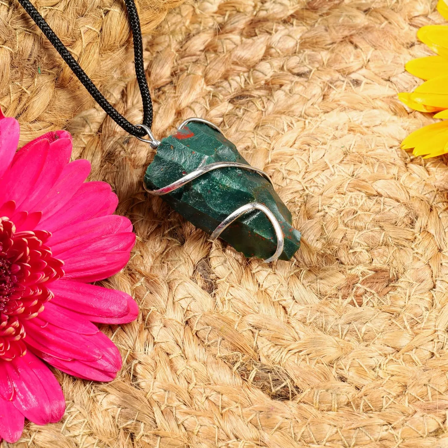 PYOR Blood Stone Raw Crystal Healing Stones Pendant Necklace Energy Generator Cool Locket Chakra Balancing Cleansing Reiki Gemstones Jewelry Spiritual Rocks Crystals Necklaces Pendants