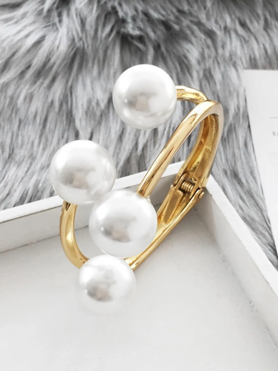 Roe Dolph Gold Cuff Bangle Bracelets for Women Chunky Gold Bracelets Minimalist Open Wide Cuff Bracelets Gold Cuff Bracelet Trendy Gold Bangle Bracelet Jewelry Stocking Stuffers Gifts