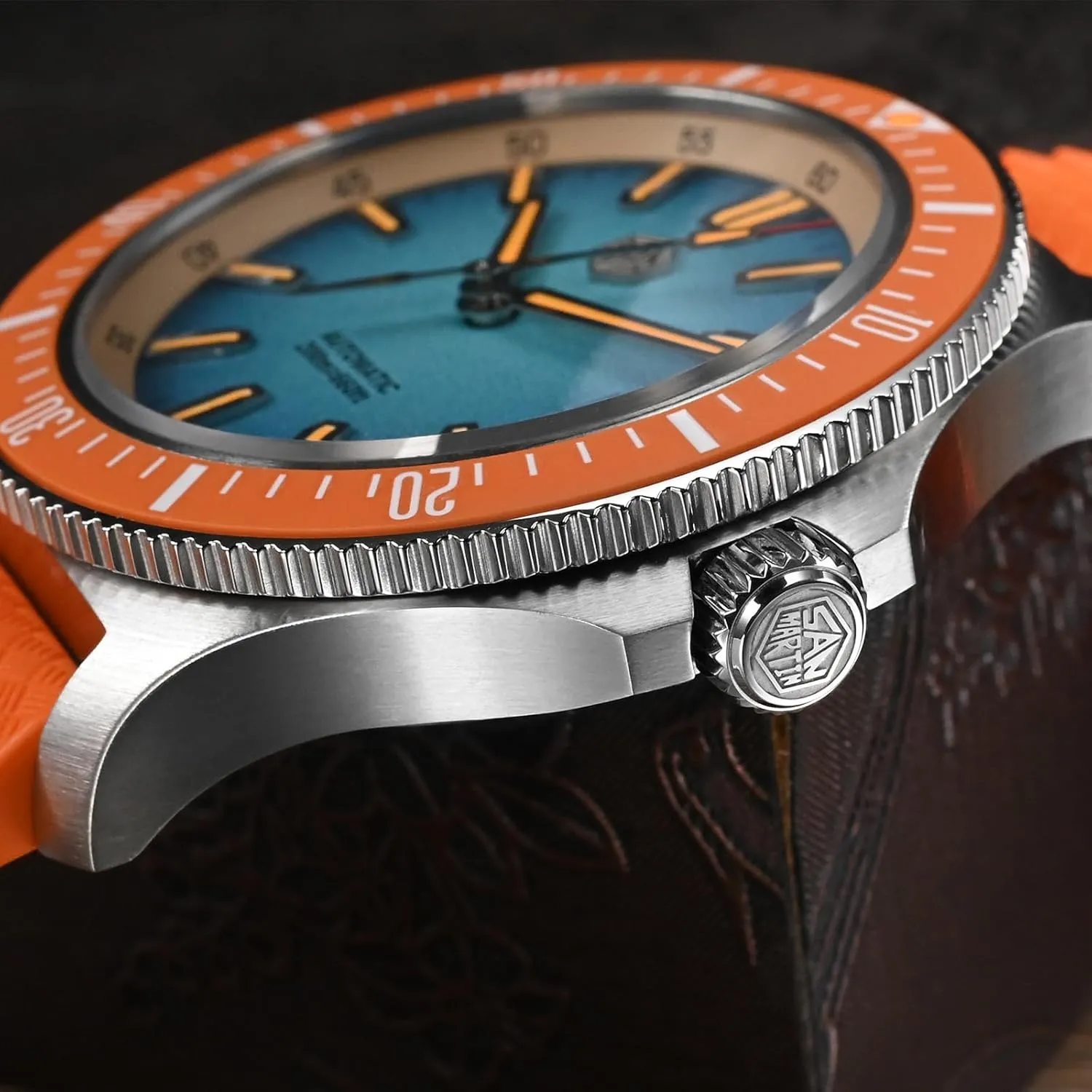 San Martin SN0118 Automatic Watch for Men, 40mm Sapphire Crystal Dive Watches 316L Stainless Steel 200M Water Resistant