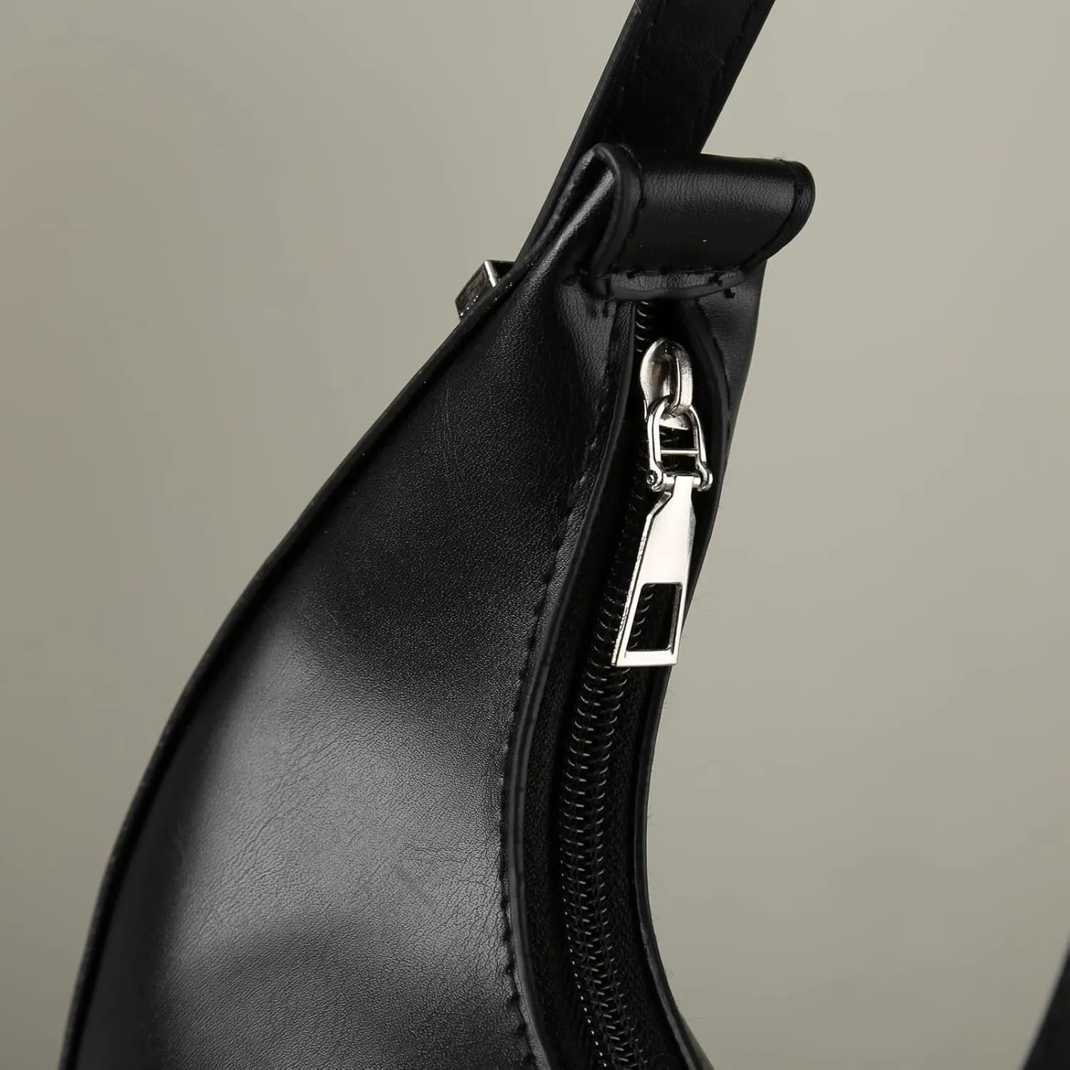Small Crescent Shoulder Bag Underarm Purse Retro Classic Clutch Shoulder Tote HandBag with Zipper