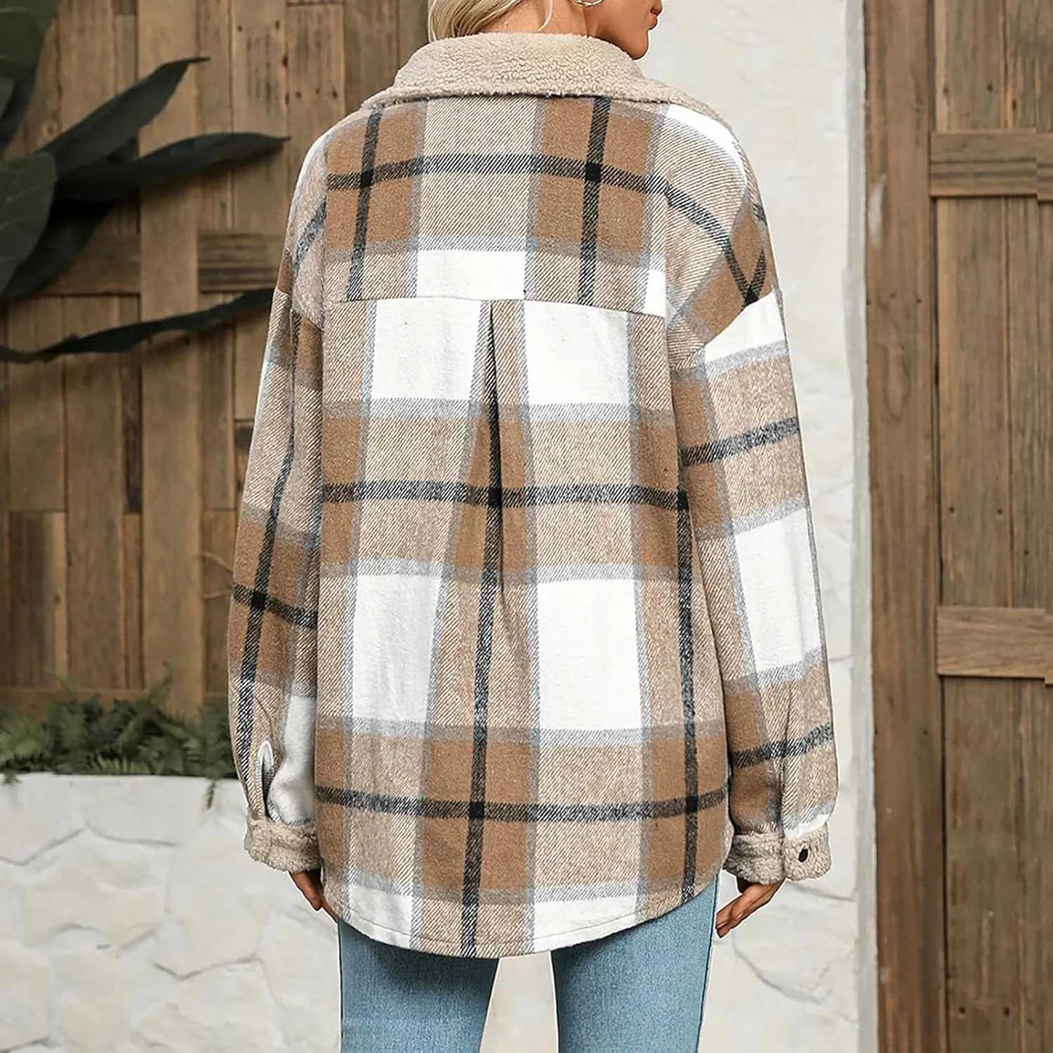 Womens Long Sleeve Plaid Jacket Flannel Lapel Button Down Fuzzy Shacket Jacket Casual Lapel Fleece Coats Fall Outfits